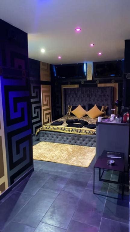 Versace room, Isere @AED 